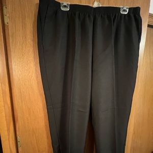 NWT Alfred Dunner 22W Black Slacks, Proportioned Short, Pull-on Elastic Waist